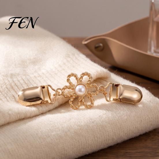 Vintage Clothing Accessories Hollow Flower Cardigan Sweater Clip, Women Clip with Outfits Decorative Clips Faux Pearl, Cincher for Dress Shawl