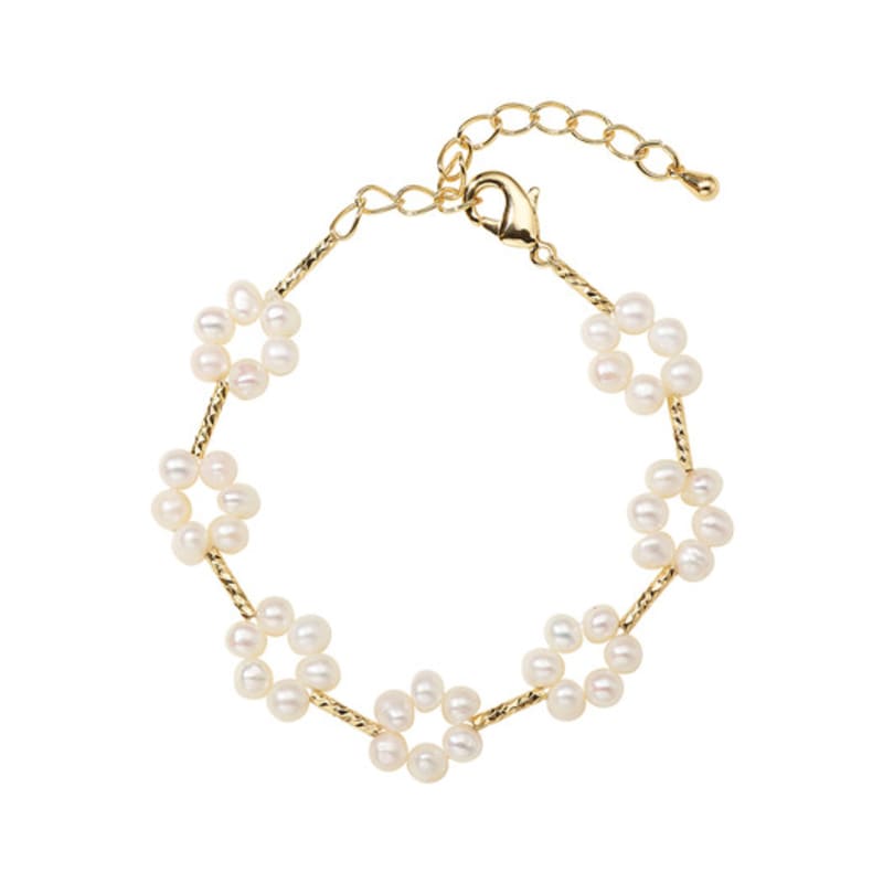 FINDELISE Handmade Freshwater Pearl Flower Bracelet