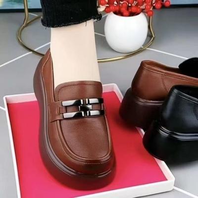 2025 Осень Обувь на платформе с круглым носком и глубоким вырезом, женские повседневные лоферы-слипоны, модные универсальные одинарные туфли для женщин