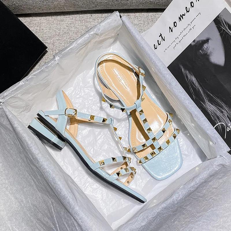 Модные тапочки с заклепками, женская обувь, летние высококачественные сандалии с заклепками, женские пляжные сандалии на плоской подошве с заклепками, модная обувь