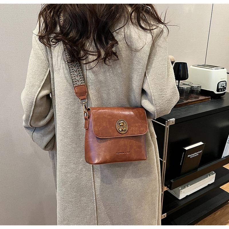 Женская сумка подмышки высокого качества в стиле ретро, ​​новинка 2023 года, зимняя новая маленькая квадратная сумка, простая и универсальная сумка через плечо на одно плечо