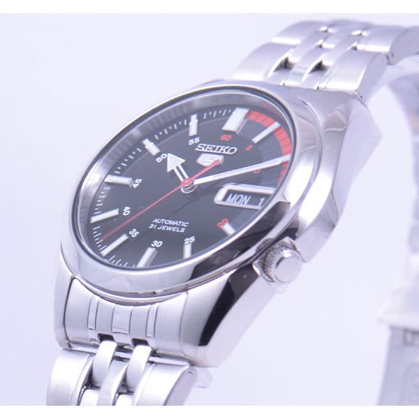 Seiko Мужской SNK375J1 (Seiko5 Черный циферблат Мужские) Круглые часы из серебристой нержавеющей стали, аналоговые