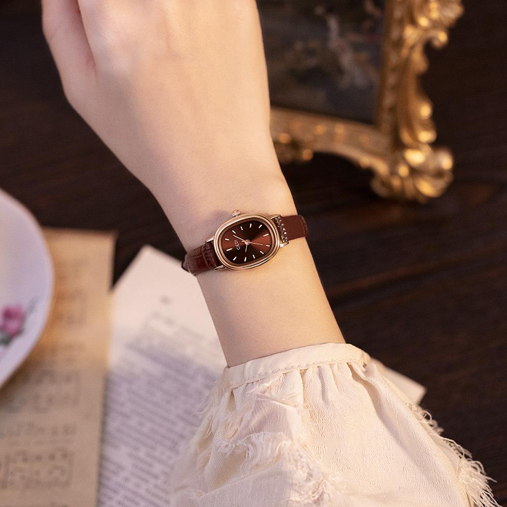 Новые женские часы Retro Temperament Oval Belt женские часы Simple Fashion Light Luxury Watch Women