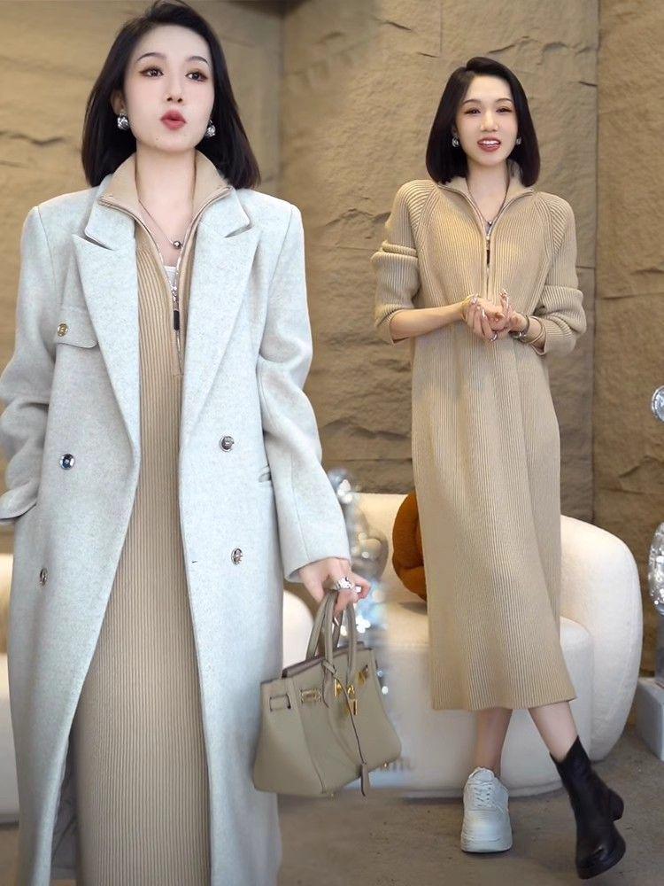 Женское уютное вязаное платье выше колена с высоким воротником и молнией для осени и зимы