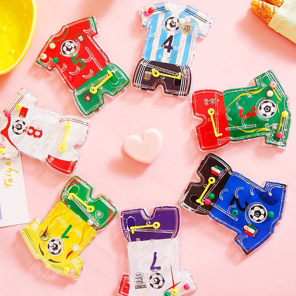 10/20pcs/Bag Soccer Themed Pinball Maze Toys Team Uniform Fingertip Game Maze Footballs Party Favors Birthday Gifts for Kids