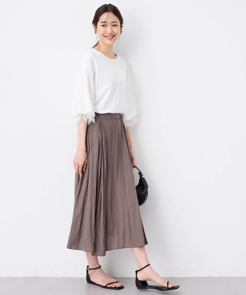 Свитер с кружевным рукавом