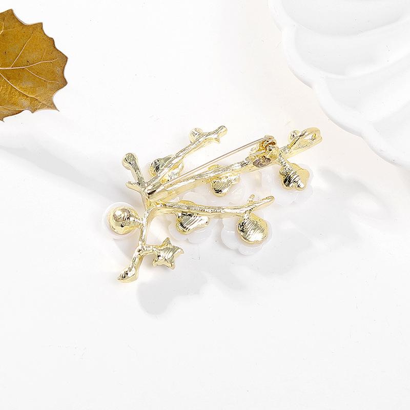 Броши в виде ракушки в виде цветка сливы для женщин, винтажная цветочная брошь для свадебной вечеринки, подарок на вечеринку