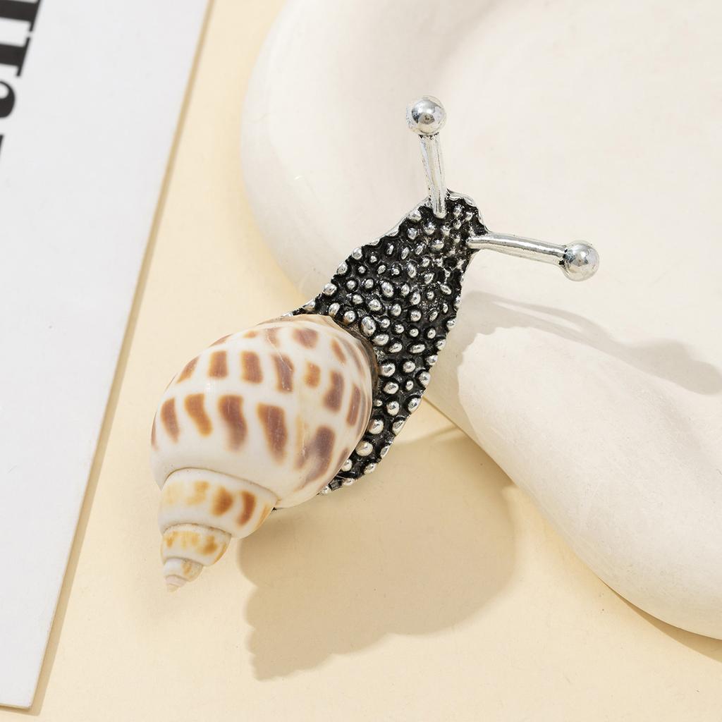 Natural Mother Of Pearl Shell Snail-Shaped Brooch For Elegant Fascinators Women Brooch Jewelry Gift 58x25mm