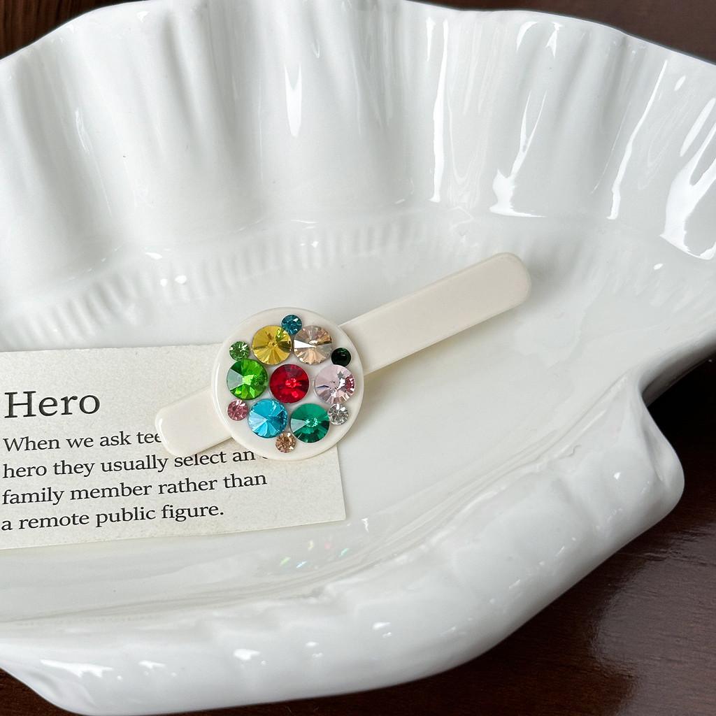 Качественная заколка-крокодил премиум-класса со стразами белого, черного, красного и кофейного темного цветов