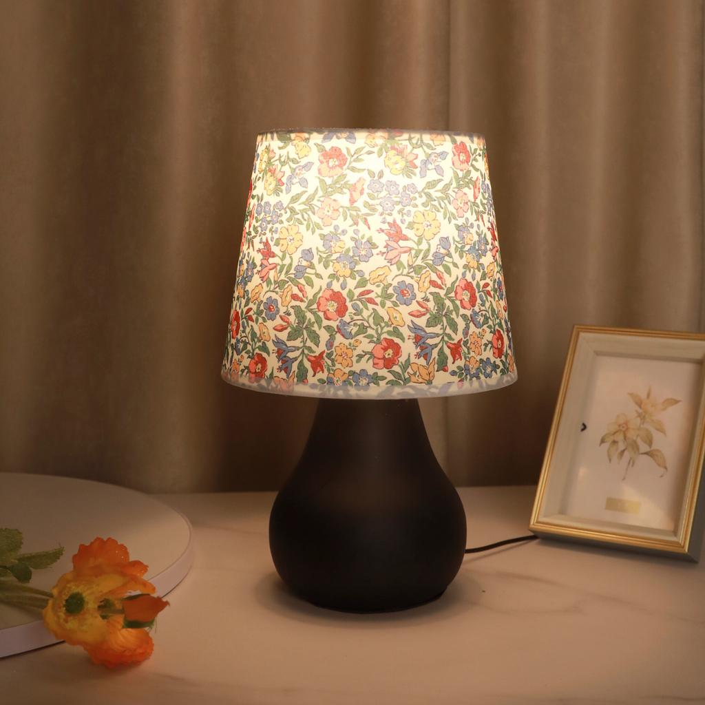 Минималистичная тканевая настольная лампа с теплым светом, USB-переключатель, прикроватная лампа для спальни, украшение для гостиной и кабинета