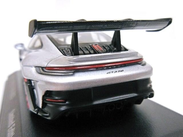 Эксклюзивная для Европы масштабная модель Porsche 911 GT3 RS Weissach Package с красными дисками 2023 1/43 (Серебряный)