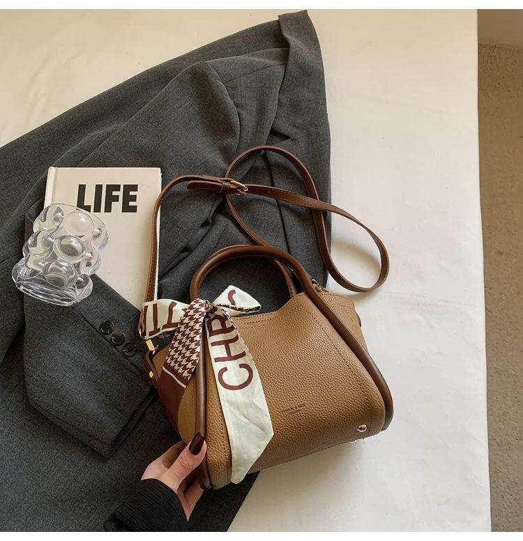 Textured Hand Bag Women's 2025 New Versatile Popular Spring Fashion Casual Shoulder Bag Crossbody Bucket Bag