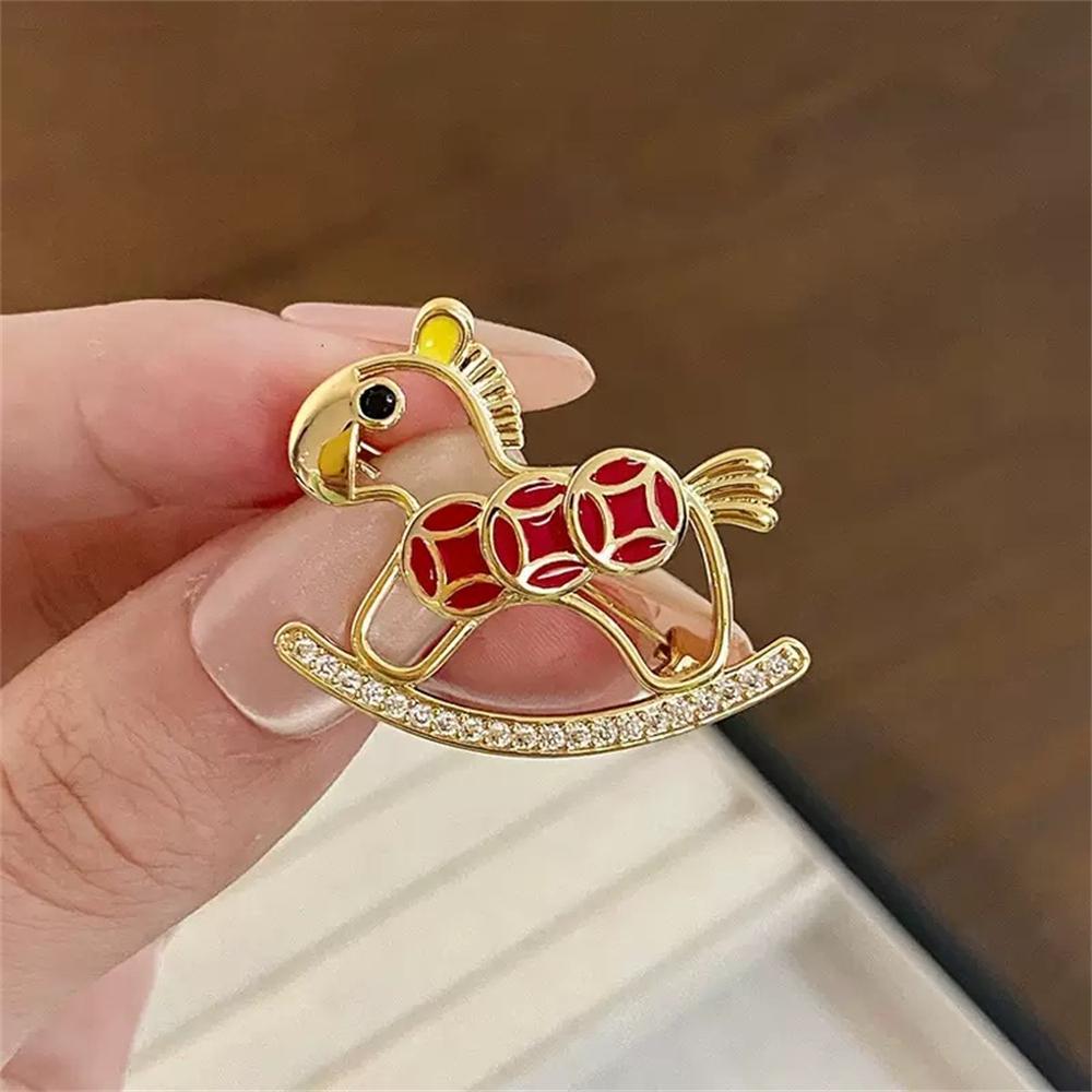 Horse Clothing Pin Autumn Release Golden Horse Brooch Openwork Horse Pin Openwork Women Fashion Brooch For Gifting Women Formal