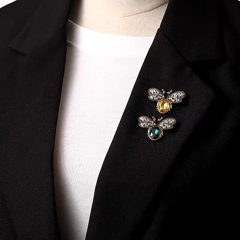 Vintage Little Bee Brooches For Women Clothing Coat Scarf Jewelry Party Accessories