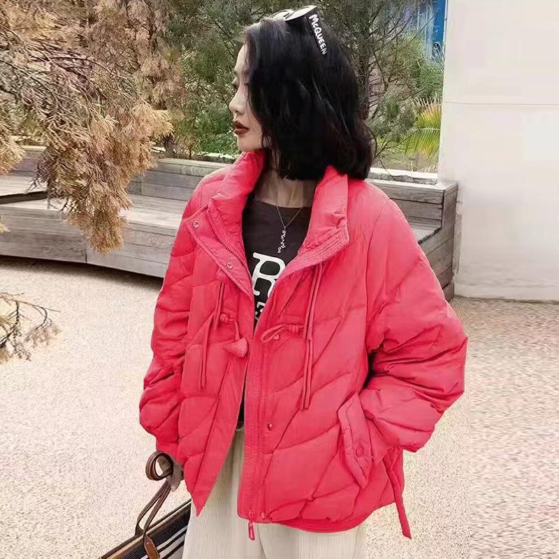 Пуховик с угловой пряжкой женский 2024 зима новый легкий воротник-стойка литературный ретро теплый модный пальто прилив