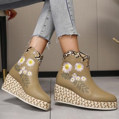 2024 зимние женские ботильоны с вышивкой в стиле ретро, модные ботинки на танкетке, универсальные женские ботинки с острым носком и толстой подошвой