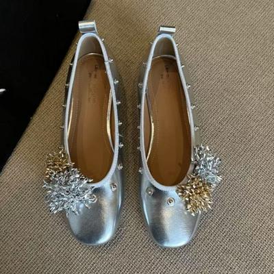 Женская обувь на внутренней платформе 2025 весна-осень французские туфли Мэри Джейн с круглым носком на плоской подошве, одинарные туфли с заклепками и мелким вырезом