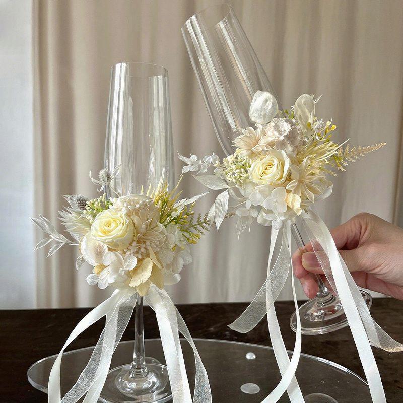 Пара Бокалов для Свадебного Тоста с Бессмертным Цветком - Идеальный Подарок на Помолвку или Свадьбу Своими Руками