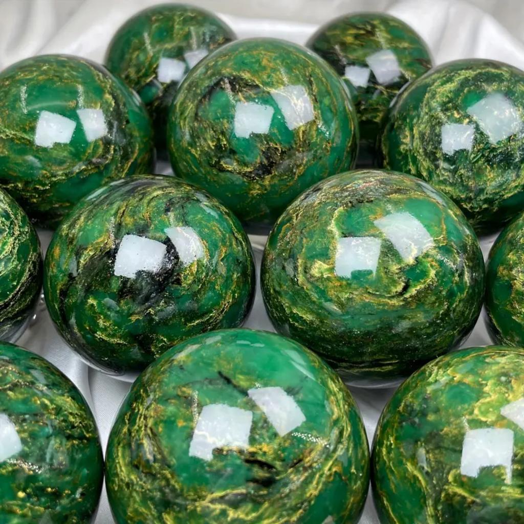 Natural Crystal Green Emerald Ball Green Ball Home Living Room Office Ornament Indoor Decorations
