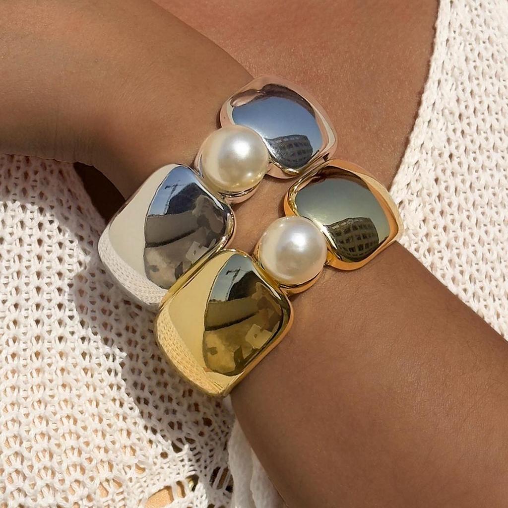 Модный персонализированный браслет с металлической текстурой и жемчугом, геометрическое открытие, преувеличенные женские украшения, универсальные для повседневного использования