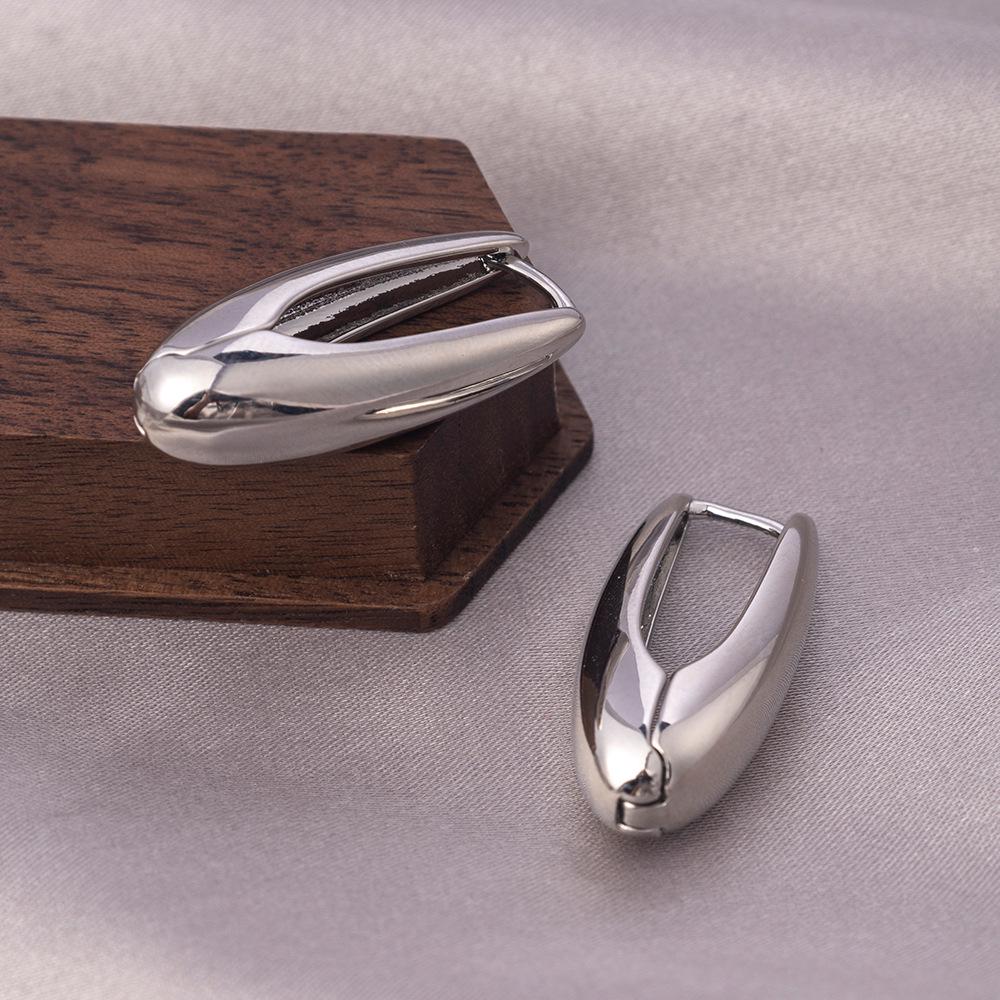 Серьги-иглы из серебра 925 пробы: Легкая роскошь, высококлассные пусеты и универсальный нишевый дизайн в виде колец для работы и стиля