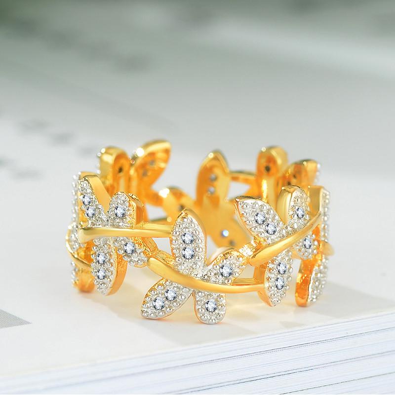 Элегантное кольцо с бабочкой с золотым покрытием для женщин с уникальным геометрическим дизайном и сверкающим драгоценным камнем