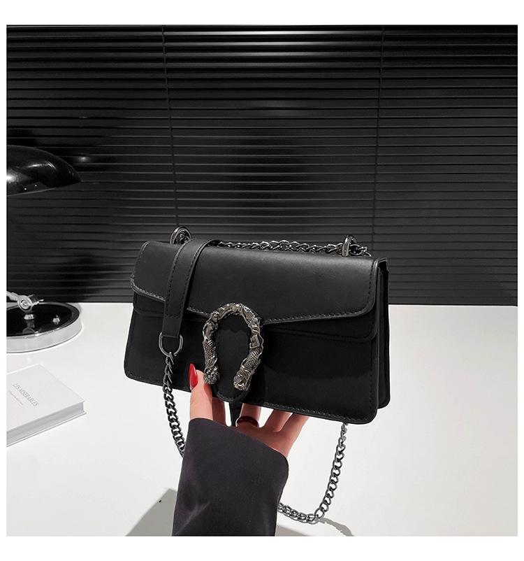 Модная женская квадратная сумка через плечо на цепи 2025 года