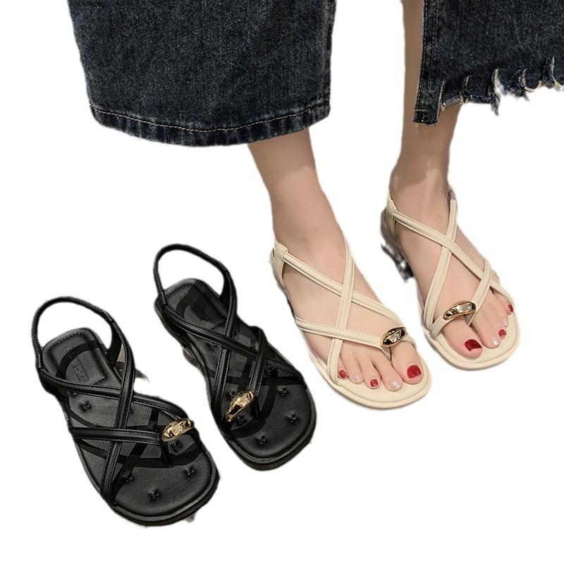 Женские сандалии 2025 лето новые универсальные нескользящие для улицы модные на плоской подошве с мягкой подошвой изысканные крутые шлепанцы