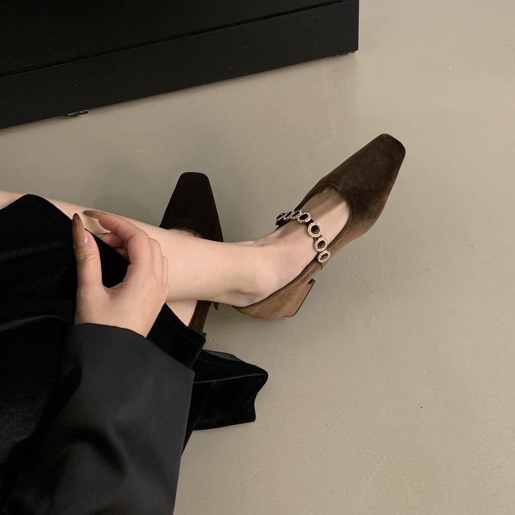 Французские туфли Мэри Джейн с золотой монетой и стразами, маленькие одинарные туфли, 2024 осень, новые, ретро, золотистый бархат, низкий каблук, универсальные женские туфли с квадратным носком