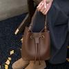Корейская версия нишевой роскошной портативной сумки-ведра женская 2025 новая ретро высококлассная сумка через плечо и мессенджер прилив