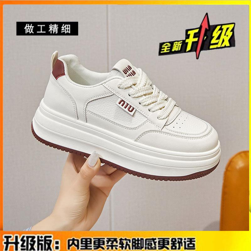 Кожаная платформа белая обувь детские модели 2025 весна и лето новая небольшая прибавка роста женская обувь повседневная спортивная обувь для скейтборда