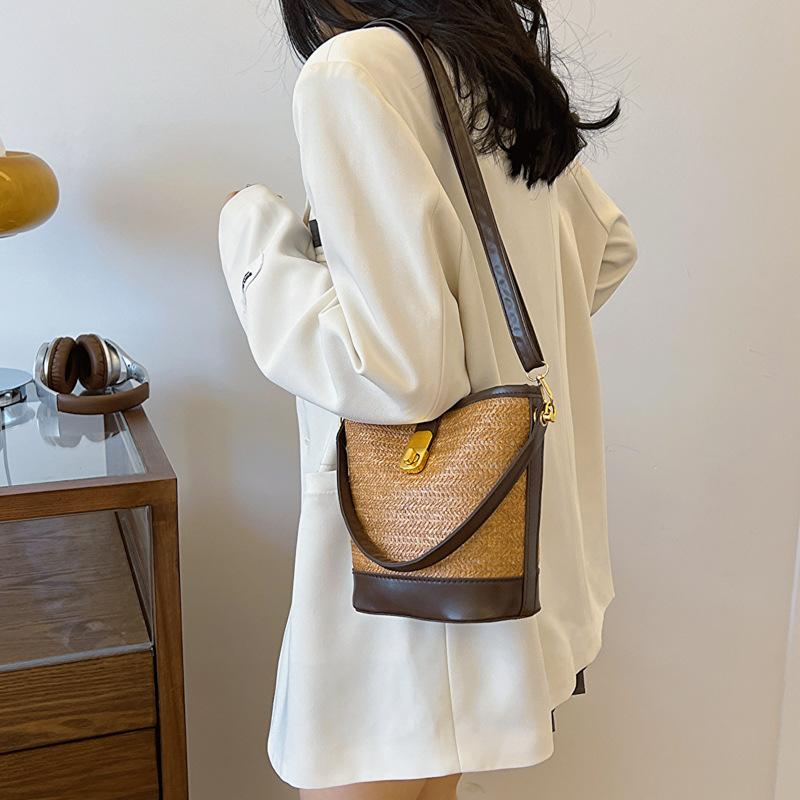 Fashionable Hand-woven Bag for Women's New High-end Textured Straw Woven Bag One-shoulder Crossbody Bag Casual Bucket Bag