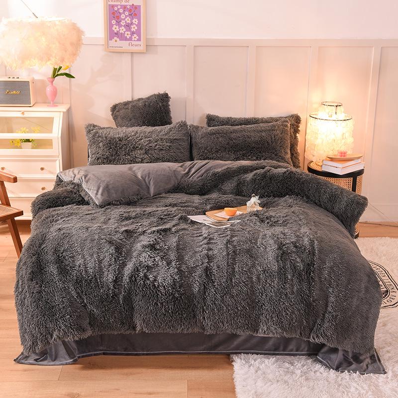 "Mink Velvet Plush Winter Bed Set: Four-Piece Solid Color Quilt Cover"