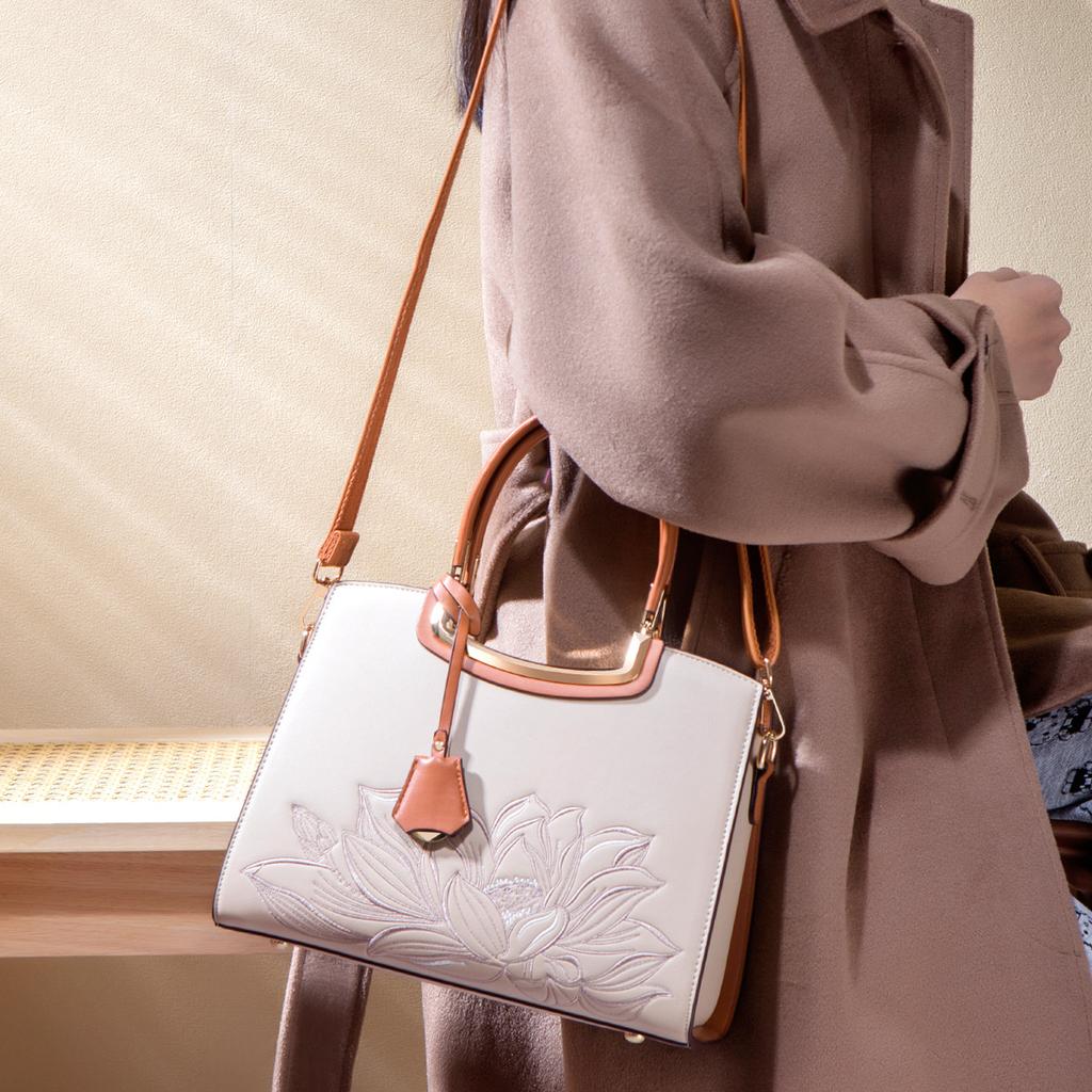 Mother's Day gift: Embroidered new Chinese-style large-capacity handbag for women, elegant and high-end crossbody bag for mothers