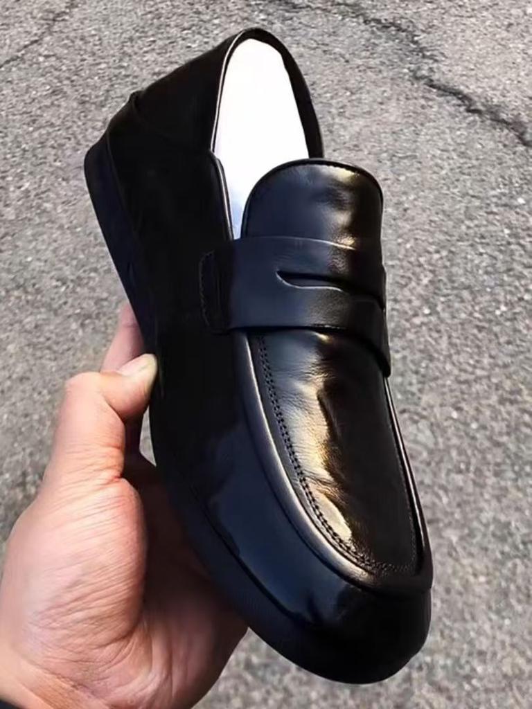 Fashion 2025New Men Casual Leather Business Shoes Soft Bottom Outdoor Walking Shoes Flat Designer Loafers Handmade Minimalist Dress Shoe