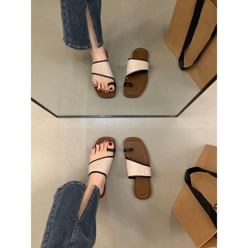 Маленькие классные тапочки в стиле ретро с плоским дном и закрытым носком, женская обувь, летняя одежда 2025 года, новые летние пляжные сандалии с мягкой подошвой