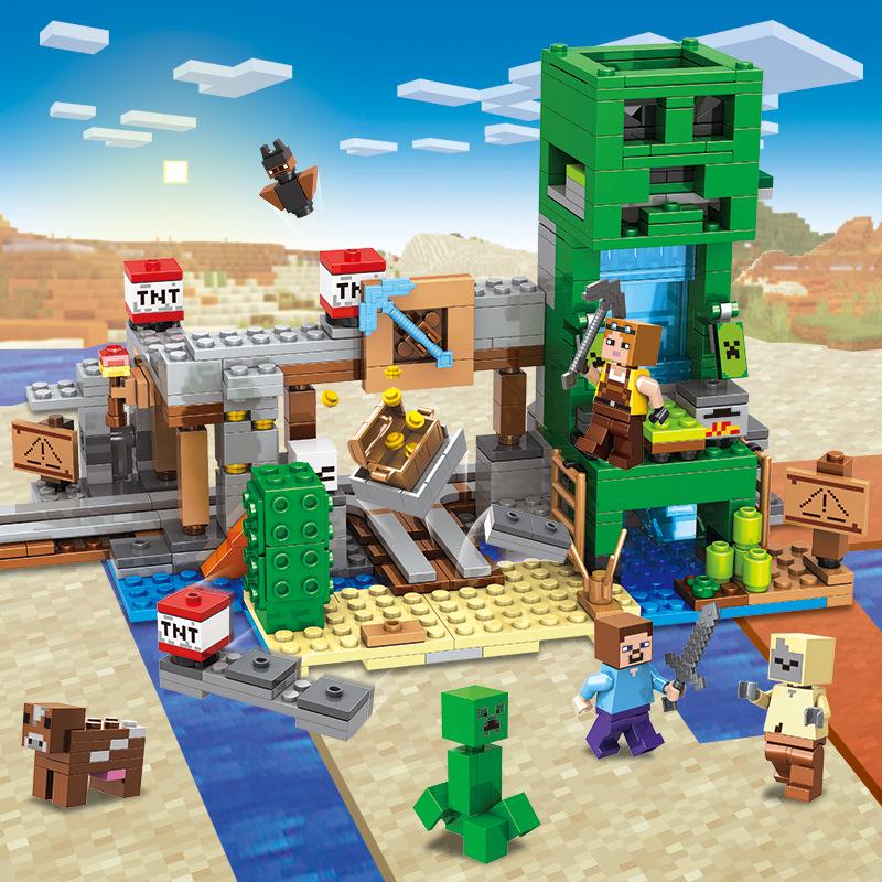Строительный набор Minecraft "Деревня в пещере" для детей с интерактивными элементами и тематическими персонажами