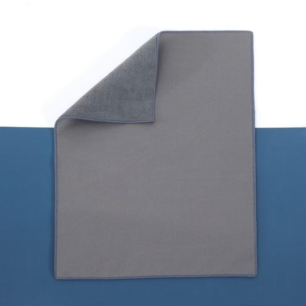 Премиальное замшевое полотенце для мытья автомобиля: Не линяет, обладает высокой впитывающей способностью, быстро сохнет для эффективной уборки.