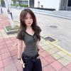 Contrasting striped v-neck front shoulder short-sleeved t-shirt women's summer new Spice Girl slim and thin waist short temperament top