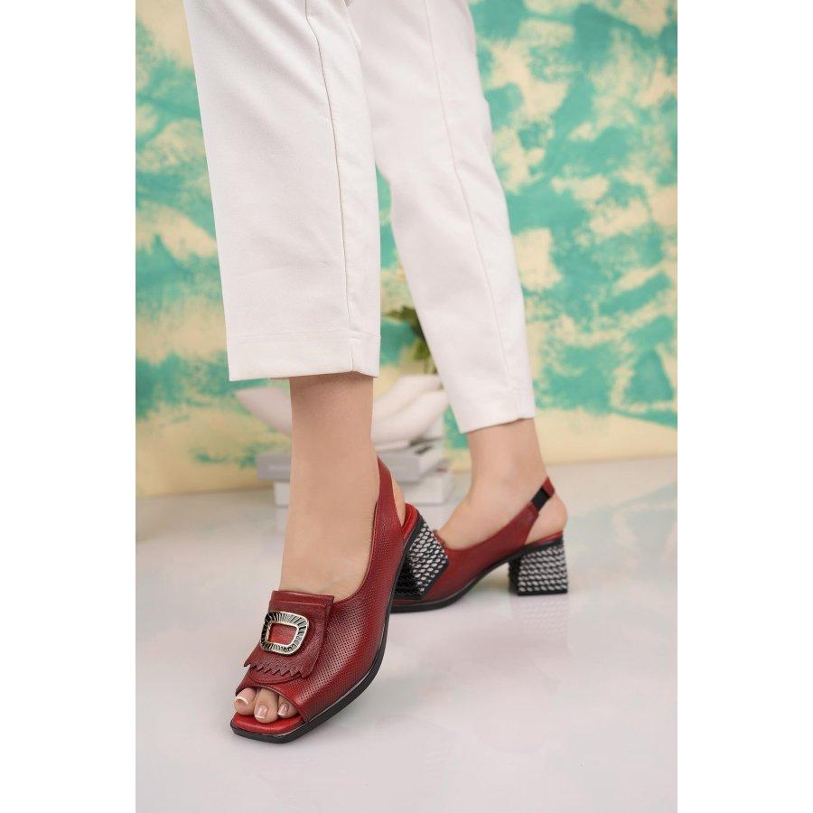 Женские повседневные сандалии из натуральной кожи на среднем каблуке