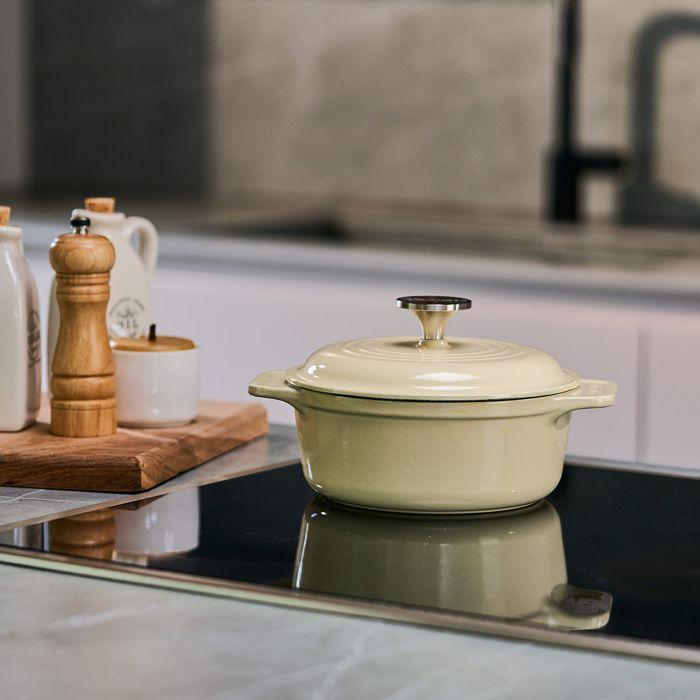 Cocotte Induction Fonte Émaillée 20 cm, Dutch Oven 1,9L, Sans PTFE et PFOA Victoria 30810 Blanc