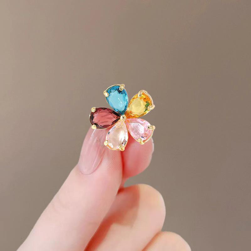 Summer Anti-Exposure Brooch: Fashionable and Luxurious Collar Pin for Women.