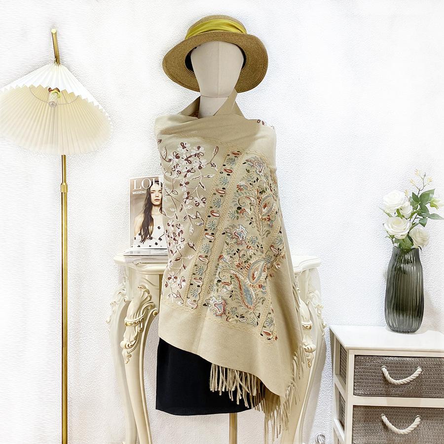 Xinjiang Tibetan Tourist Embroidered Scarf for Women, Ethnic Style Cheongsam Shawl, Warm Tassel Cashmere Yunnan Scarf