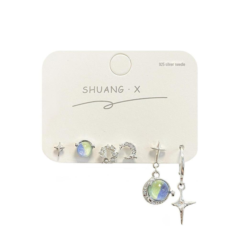 «Комплект серег «Летняя звезда и луна»: Необычный дизайн с серебряной иглой – мило и стильно для ношения на все случаи жизни.
