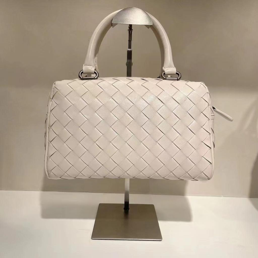 New Sheepskin Pillow Woven Bag Commuting Handbag High-quality And Fashionable Woven Bag Genuine Leather Women's Bag