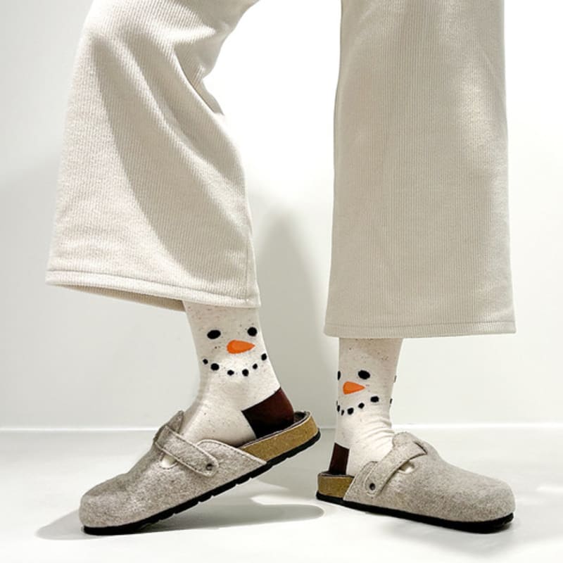 СНЕГОВИК ЖЕЛТЫЕ НОСКИ