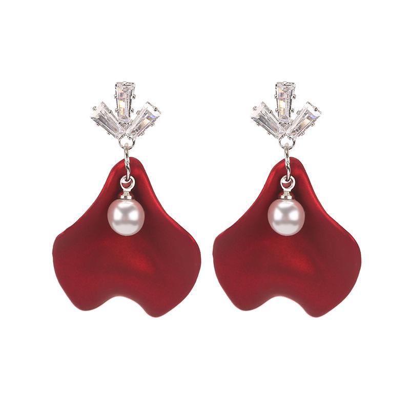 Sexy Exaggerated Red Rose Petal Fringed Earrings, Retro New Year'S Bridal Stud Earrings For Women