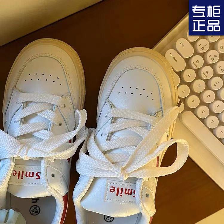 Ретро шикарные туфли в гонконгском стиле женские 2025 весна новая нишевая дизайнерская обувь маленькие белые туфли универсальная обувь на толстой подошве