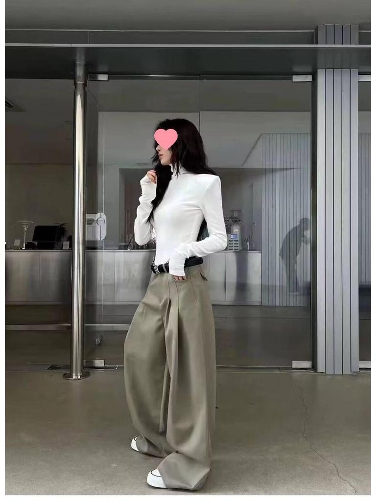 Женская белая бархатная футболка с длинным рукавом и высоким воротником, с подплечниками - Облегающий крой для осени/зимы 2025