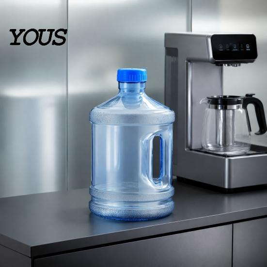 Reusable Beverage Dispenser Jug Water with Handle And Screw Top, 3.78L Capacity Portable Bucket Dispenser, Plastic Bottle for Home Office Easy Carry